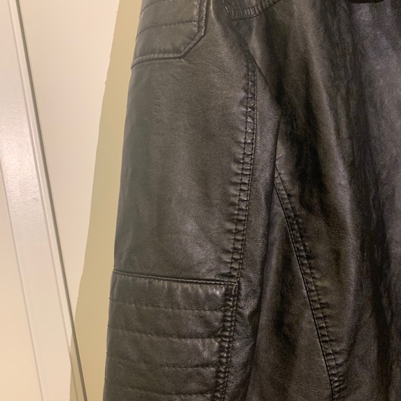 Boys cool jacket 😎 - Picture 3 of 8